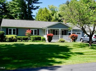 12 Wheeler Dr, Ballston Lake, NY 12019