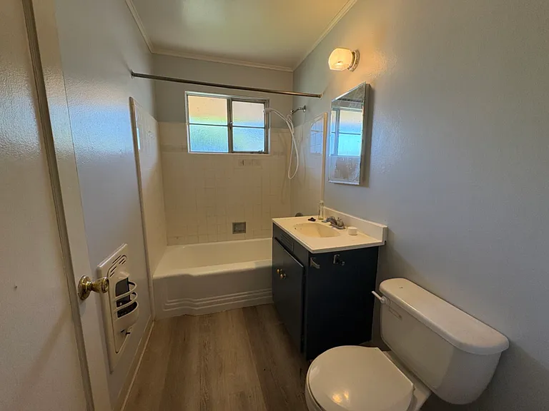 123 W 10th St #1 — Photo 9