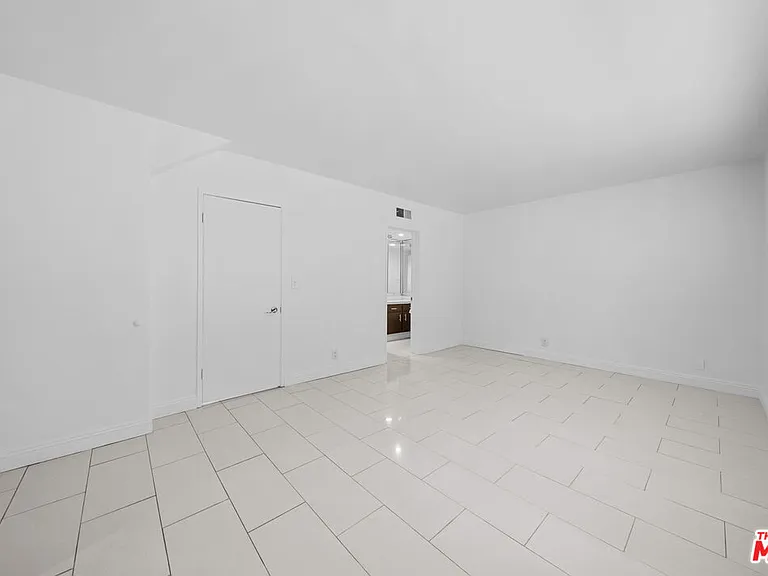 148 S Reeves Dr #4 — Photo 16