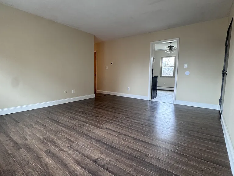 400 Riverside Dr #28 — Photo 2