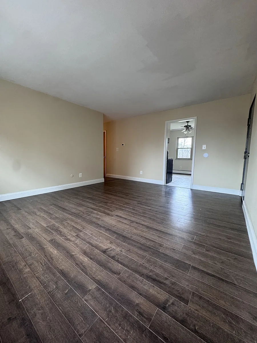Building Photo - 400 Riverside Dr #28