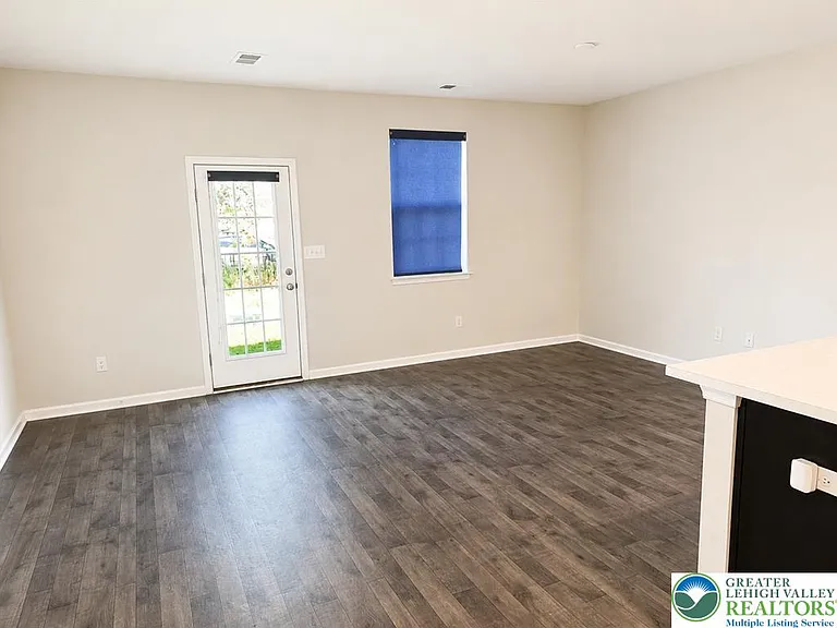 1143 Lova Ln — Photo 11
