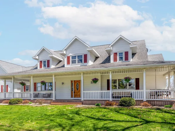 876 Jaworski Rd, Pulaski, WI 54162