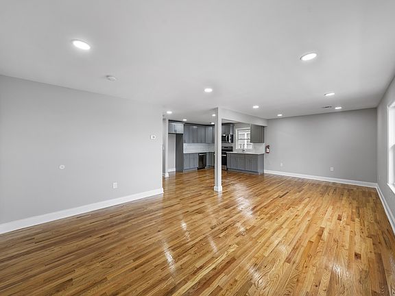 2nd image of 1547 Summit Ave #2