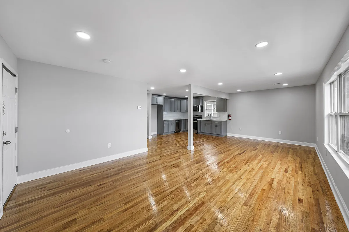Building Photo - 1547 Summit Ave #2