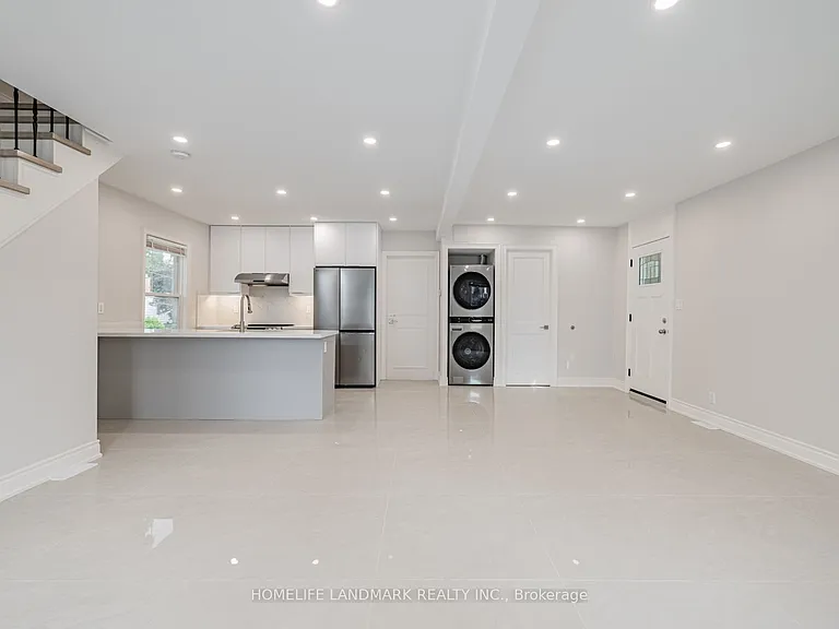 41 Arnold Cres #1 — Photo 9