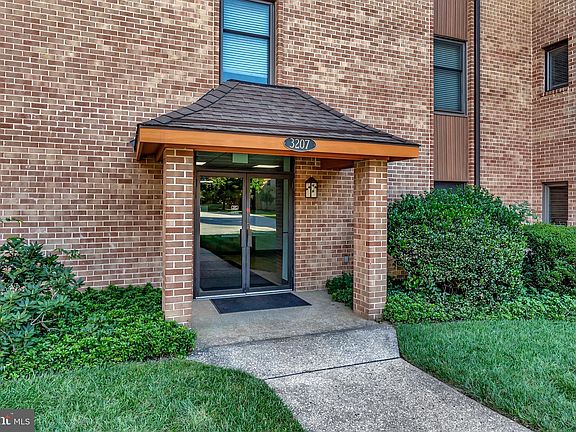 3rd image of 3207 Falcon Ln APT 122