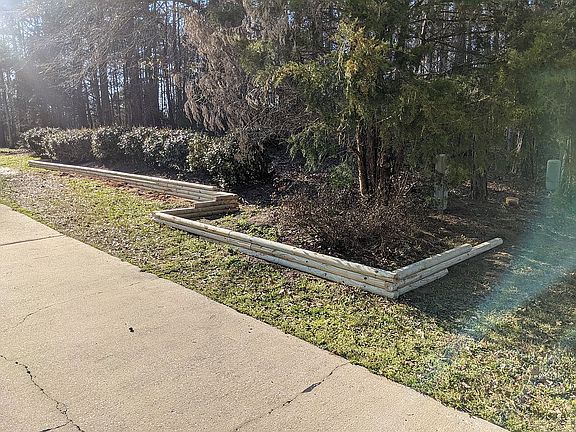 4th image of 33 Douglas Dr