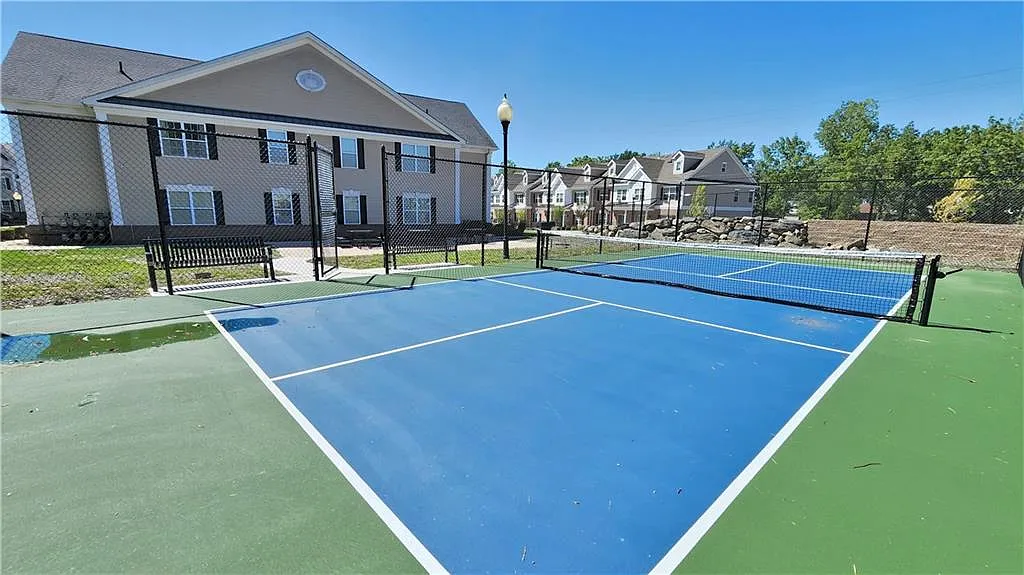 2 bed, 1300 sqft, $2,995 — Photo 2