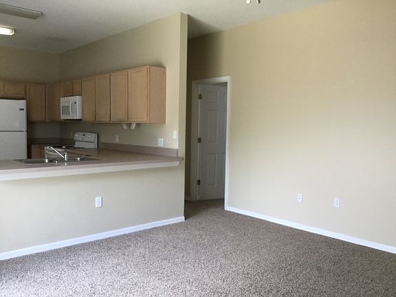3rd image of 647 Heraldo Ct