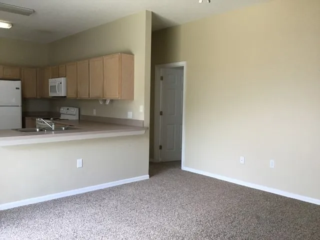 647 Heraldo Ct — Photo 3