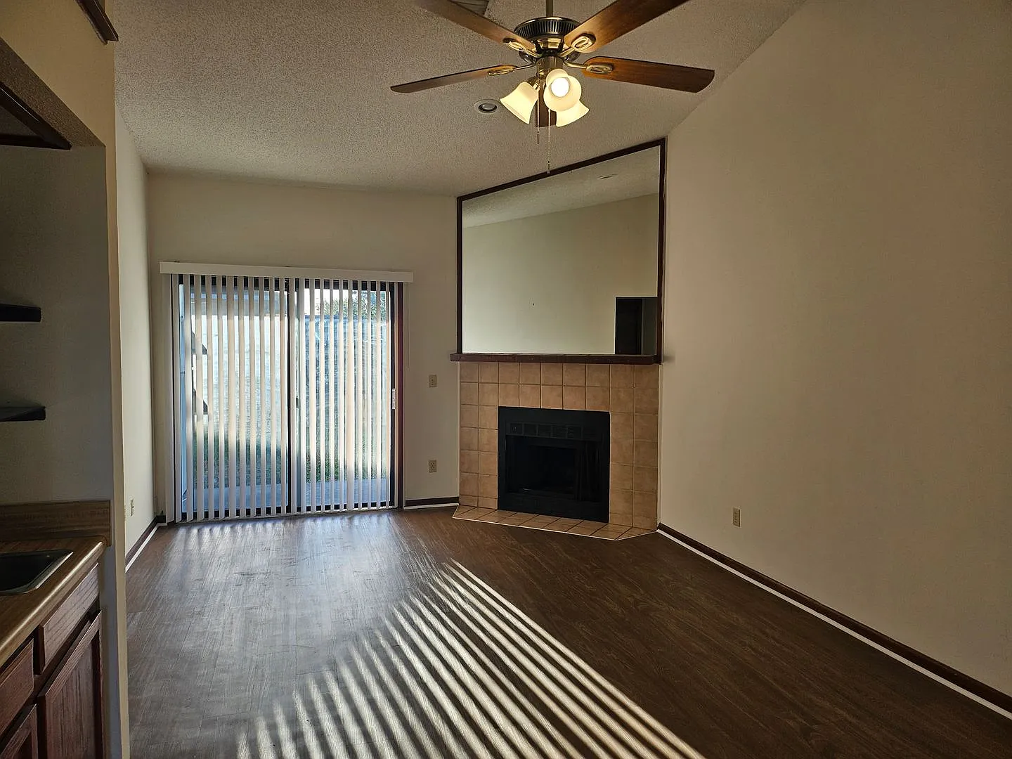 $1200 - Jefferson Square - Fresh and Ready — Photo 4