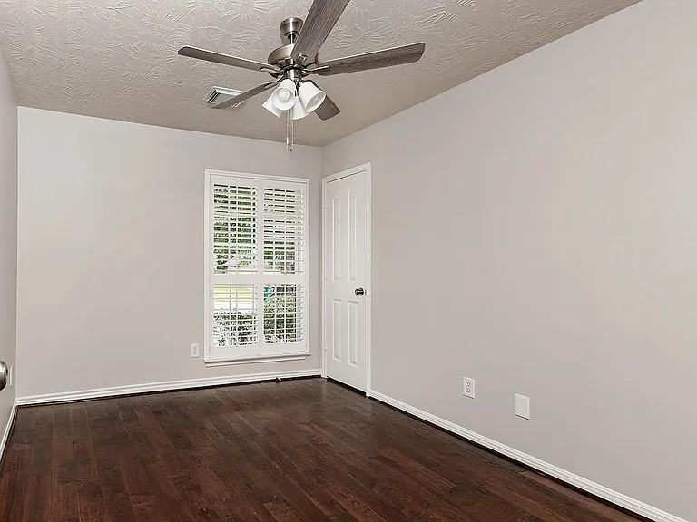 11 Fair Light Ct — Photo 19