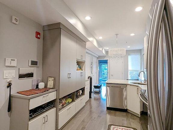 3rd image of 1822 Federal St #B