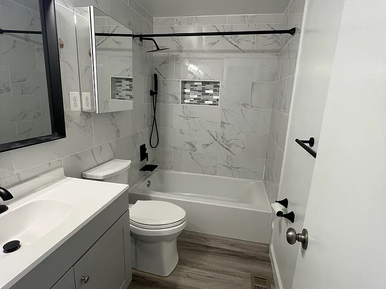 1318 Lincoln Woods Dr — Photo 11