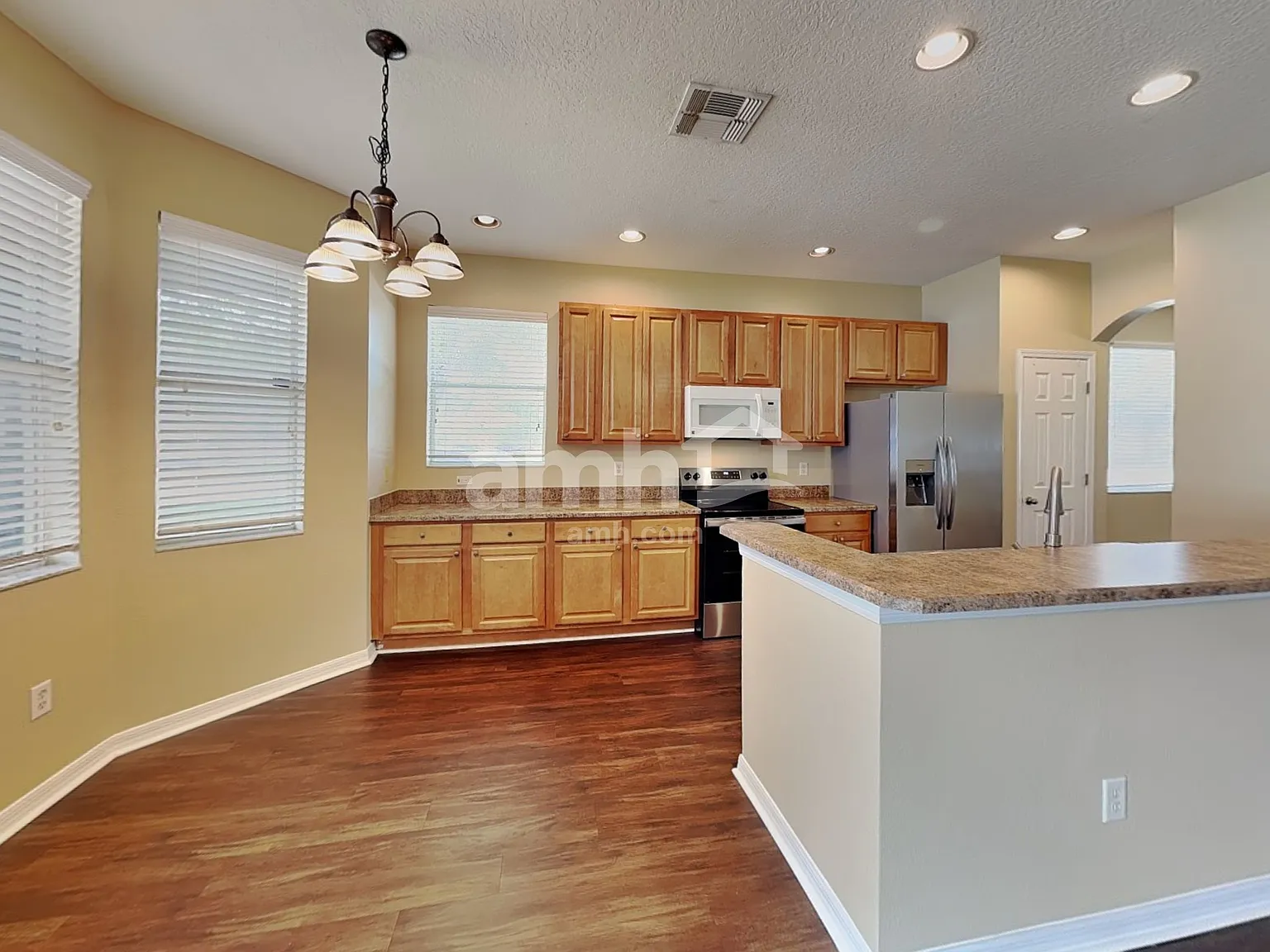4 bed, 2.5 bath, 2340 sqft, $2,615 — Photo 4