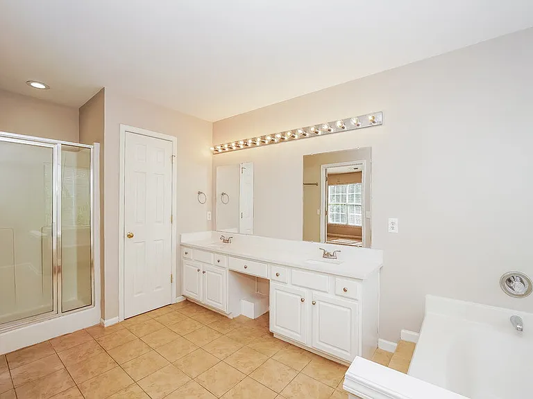 8909 Lyleton Ln — Photo 13