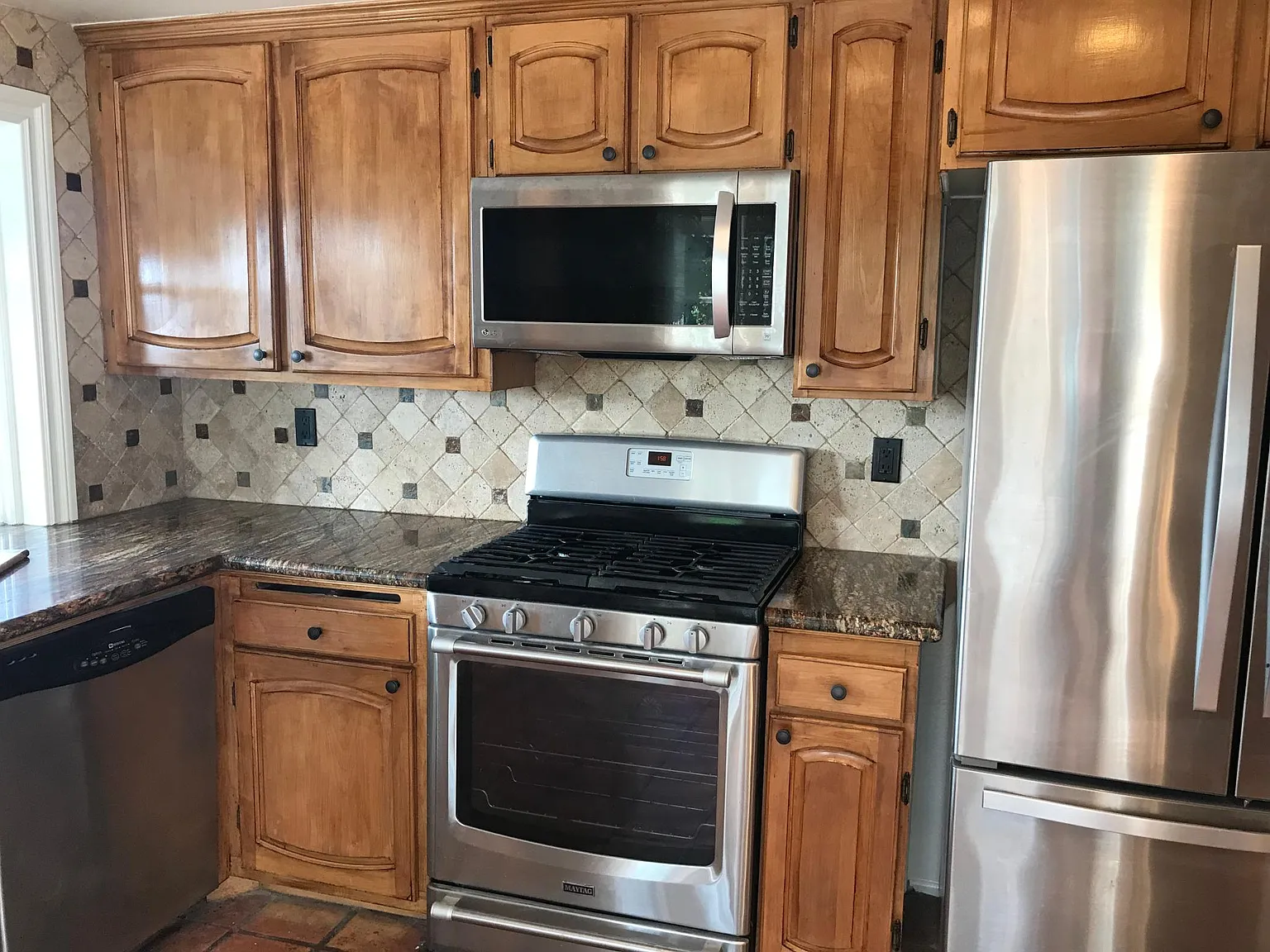 4 bed, 2.5 bath, 2565 sqft, $5,750 — Photo 4