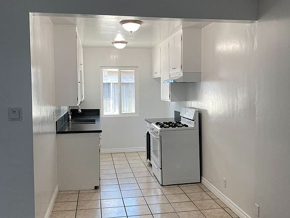 4th image of 1040 Ohio Ave #6