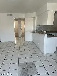 2 bed, 1.0 bath, 3290 sqft, $1,100 — Photo 3