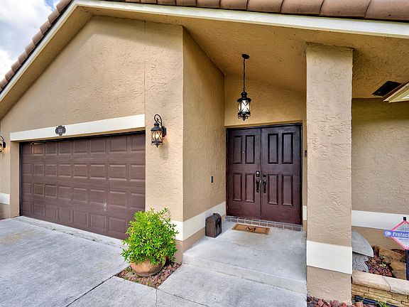 3rd image of 5133 NW 47th Avenue