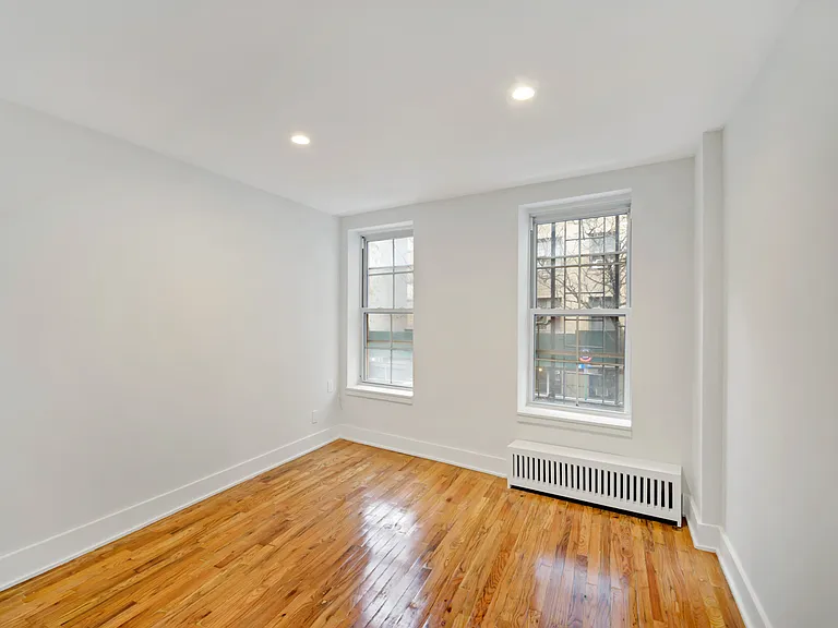 98 Christopher St #4 — Photo 4
