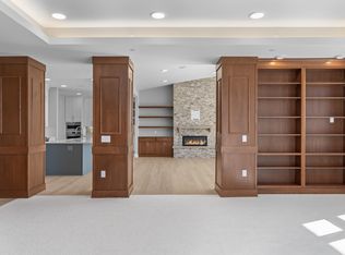 1 Hill Farm Rd #306, North Oaks, MN 55127