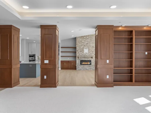 1 Hill Farm Rd #306, North Oaks, MN 55127