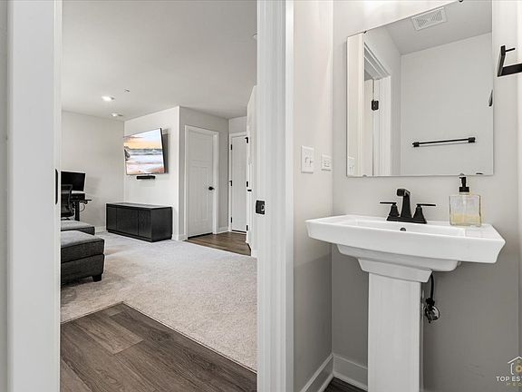 4th image of 197 Canterbury Way