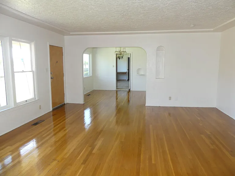 12115 S Temperance Ave — Photo 3