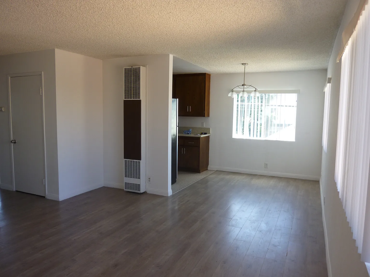 2 bed, 800 sqft, $2,300 — Photo 4