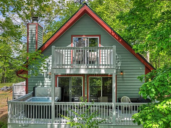 2nd image of 134 Mountain Hideaway Ln