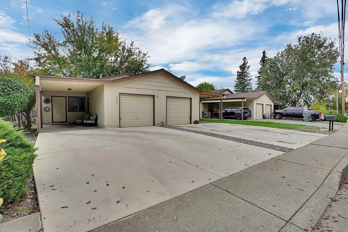 9490 Larkin Rd photo 1