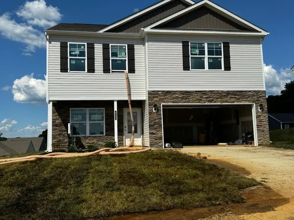 832 Magnolia Ridge Dr, Blountville, TN 37617