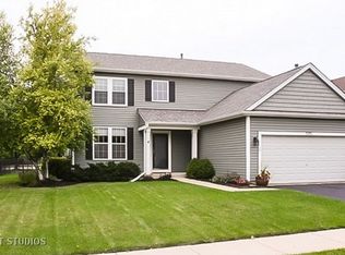 595 Arlington Ln, Grayslake, IL 60030