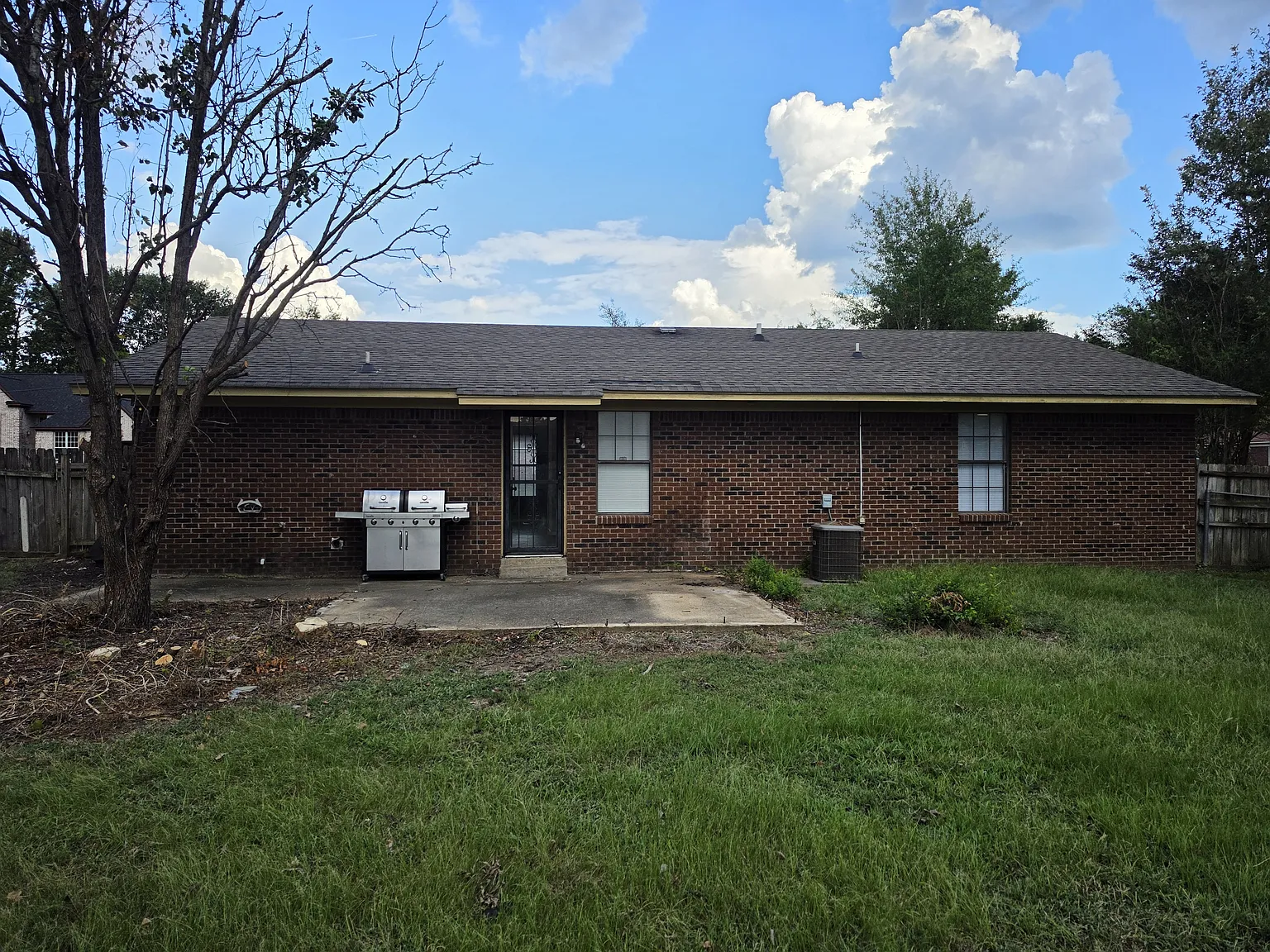 3 bed, 1.5 bath, 1350 sqft, $1,550 — Photo 4