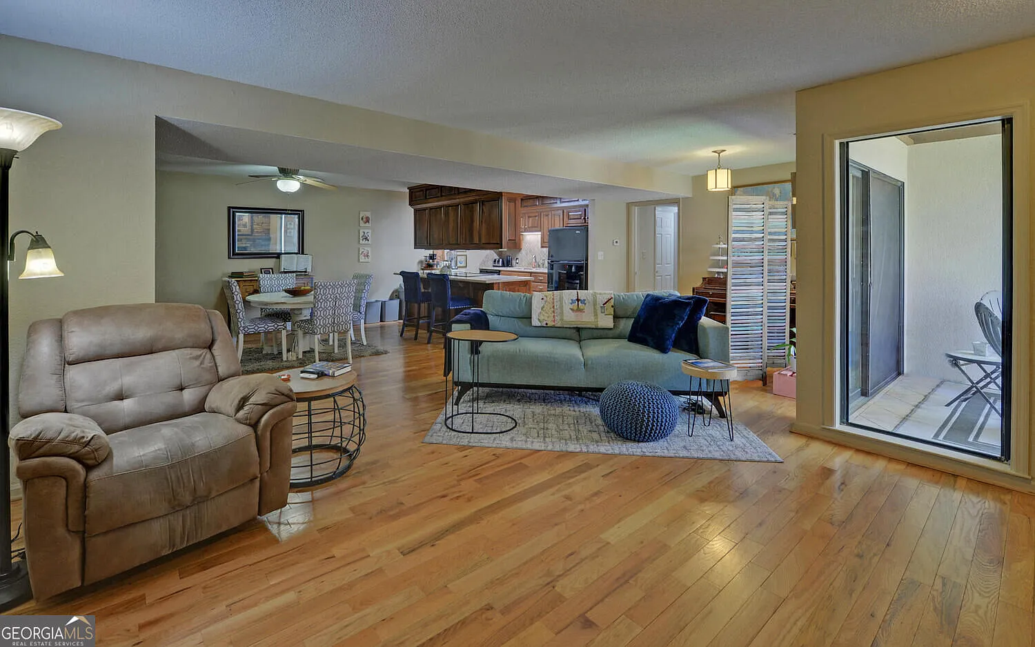 3 bed, 2.0 bath, 1548 sqft, $2,000 — Photo 3