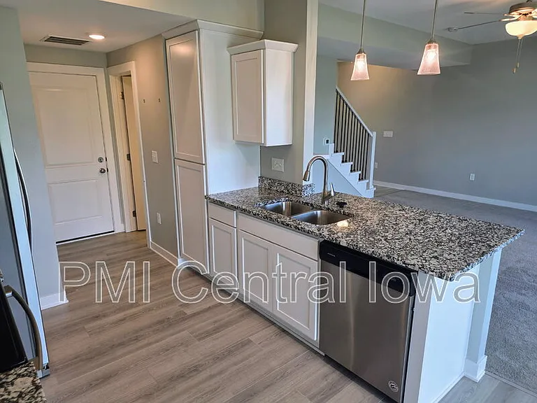9643 Turnpoint Dr — Photo 4