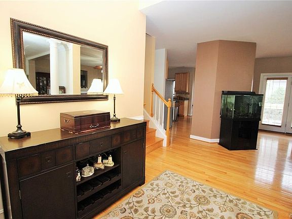 3rd image of 9077 Barbette Ct