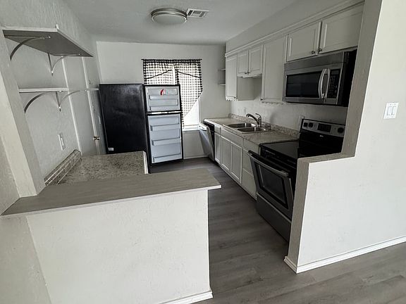 3rd image of 1423 NW 23rd St