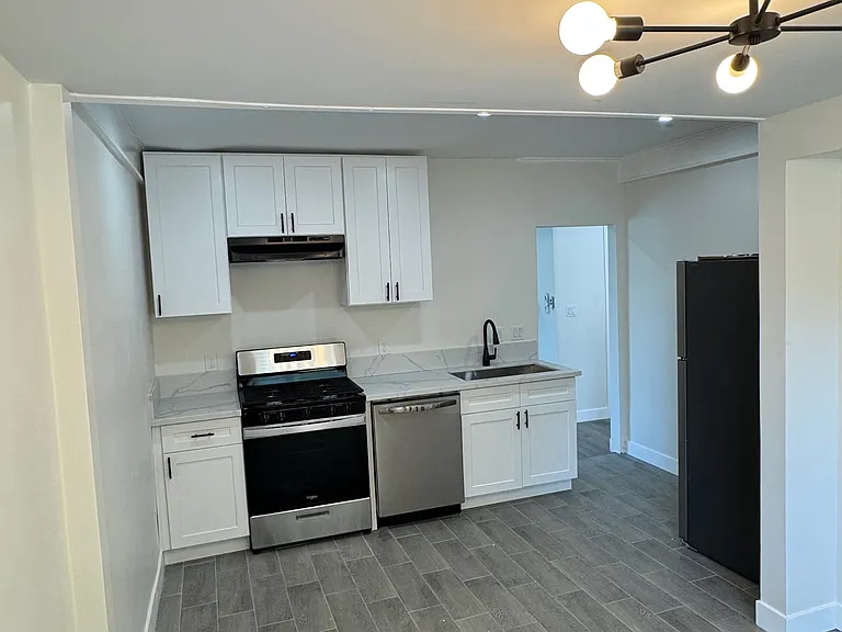 243 N Park View St #243 — Photo 9