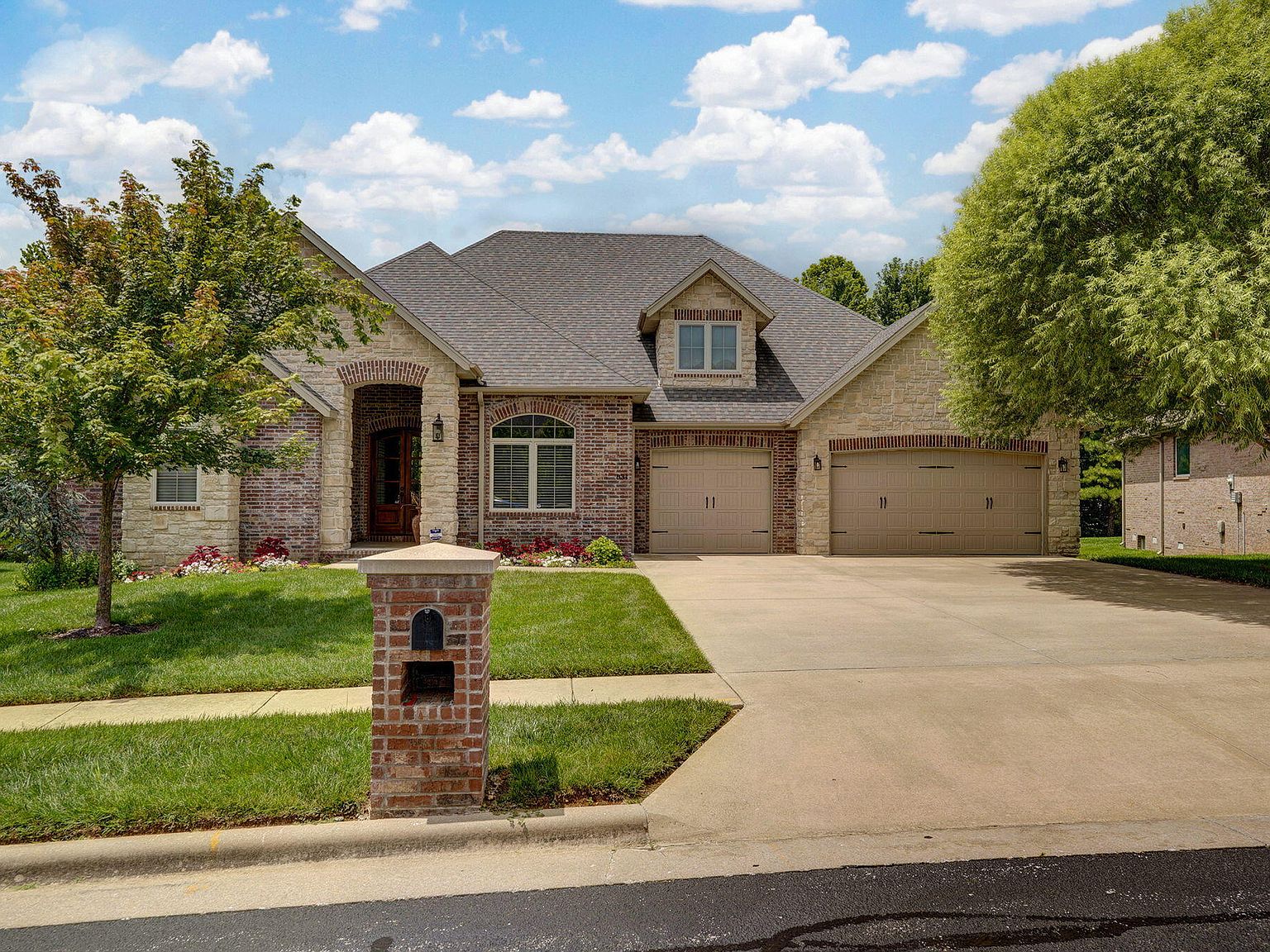 831 N Summercreek Court, Springfield, MO 65802 | MLS #60300247