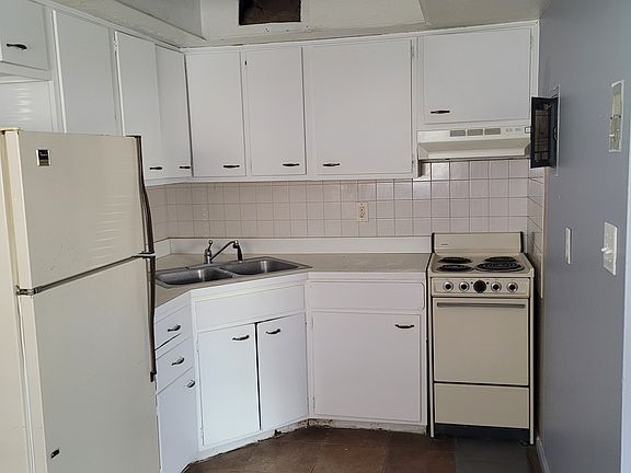 5th image of 2718 Rockford Ln APT 1