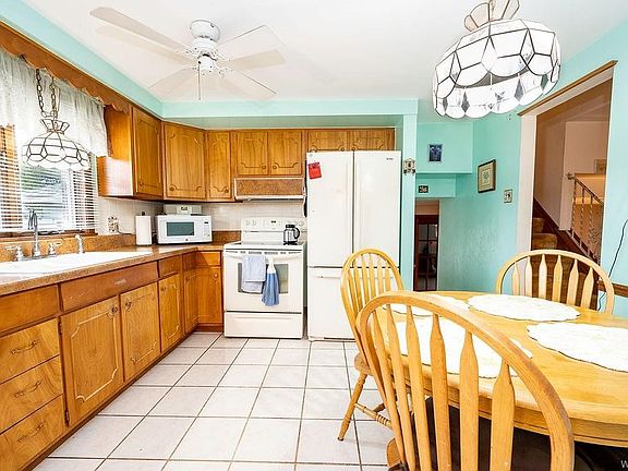 3rd image of 25 Rosemead Ln