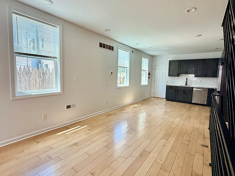 2802 W Agate St — Photo 1
