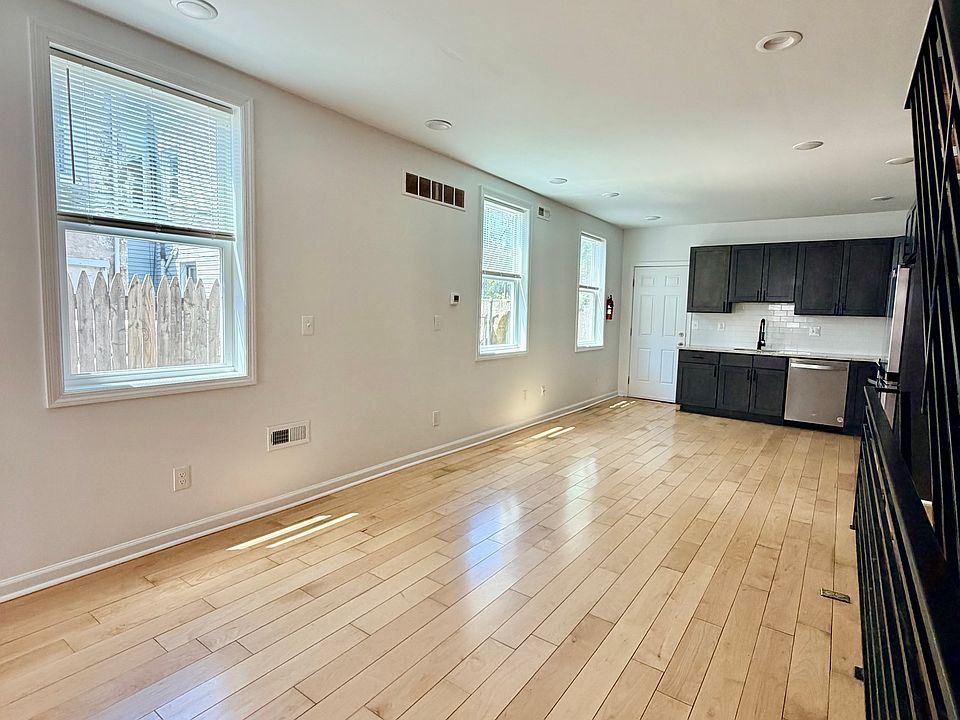 1st image of 2802 W Agate St