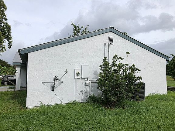 2nd image of 398 SW Bridgeport Dr