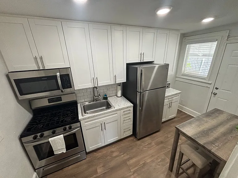 Desirable Euclid Neighborhood Apartment Building (Studio Apartments) & 2 Bedroom Single House - S... — Photo 30