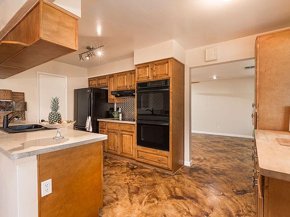 Chef's kitchen with double oven, pantry, butcher block count