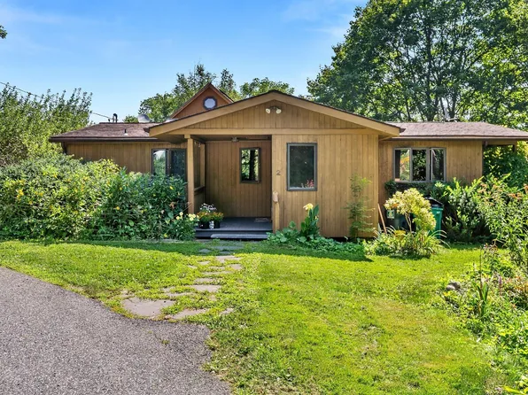 2 Lake Ave, Great Barrington, MA 01230